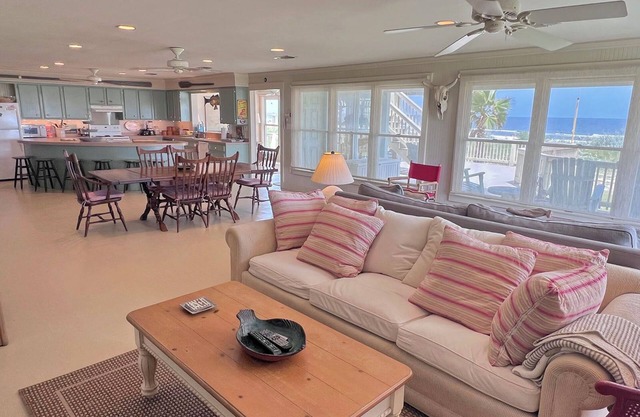Faye DoDo - Beachfront - Island Realty