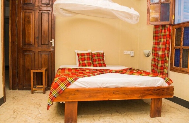 Featuring free WiFi, Rooftop Cafe ,close to ferry terminal & City attractions 2