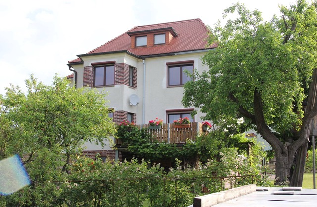 FeFewo (Südrand DD), 85 sqm in 2-family house, 2 pers. 75€, far. Pers. 15€ per night