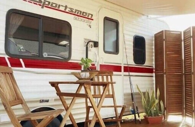 Fenced Camper with patio 15 min from Universaln