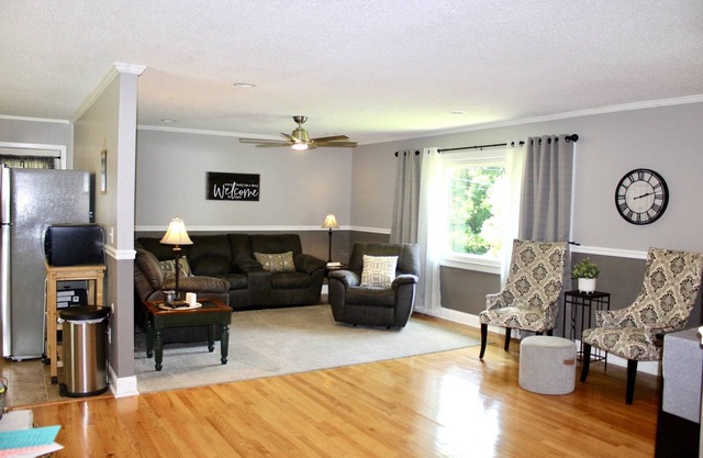 Fenced yard - 10 minutes to Downtown-Lookout Mountain-hiking-biking-hang gliding