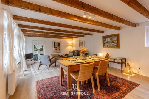 Fenêtres sur cour 3 Duplex in the Heart of the City Center 4 Guests