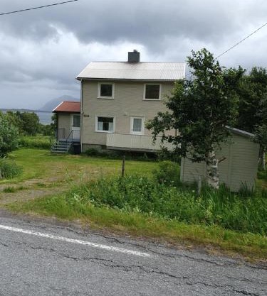 Feriehus med utsikt mot fjellet Hoven