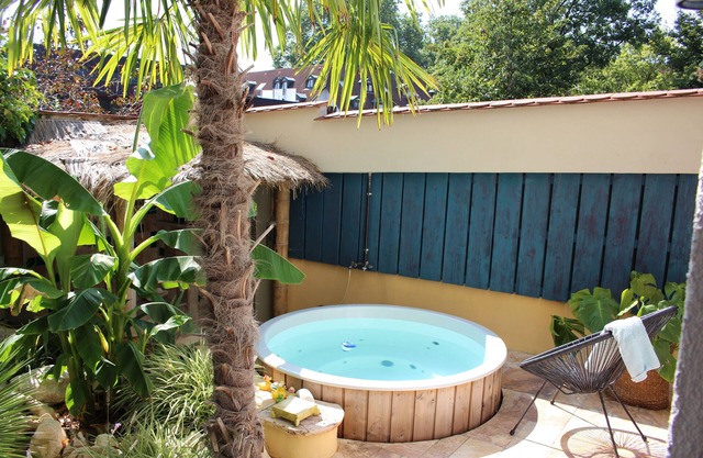 Ferienwohnung mit Privatem Garten und Whirlpool