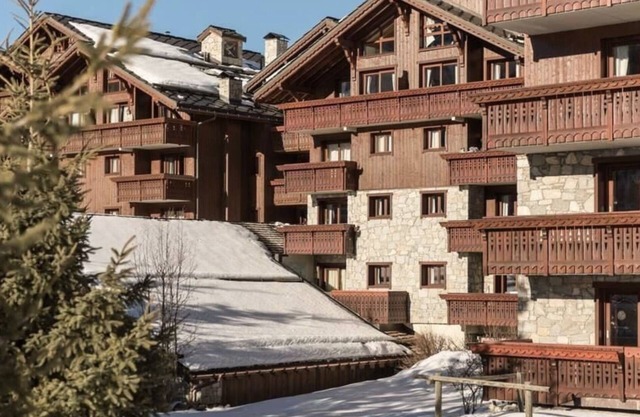 Fermes de Méribel - Duplex facing south Balcony-terrace, swimming pool and covered parking
