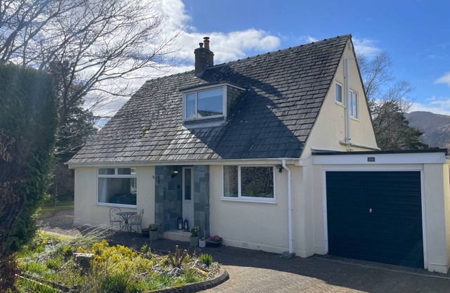 Fern Cottage - a house that sleeps up to 7 guests in 4 bedrooms