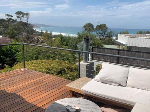 Fern Ocean Views Middle of Town WiFi and Pet Friendly