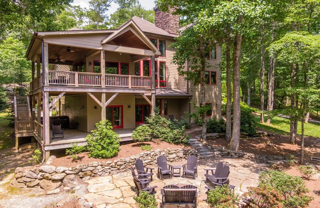 Fern Ridge Lodge - Hiking and Lake Fishing, Hot Tub, Game Room, and More