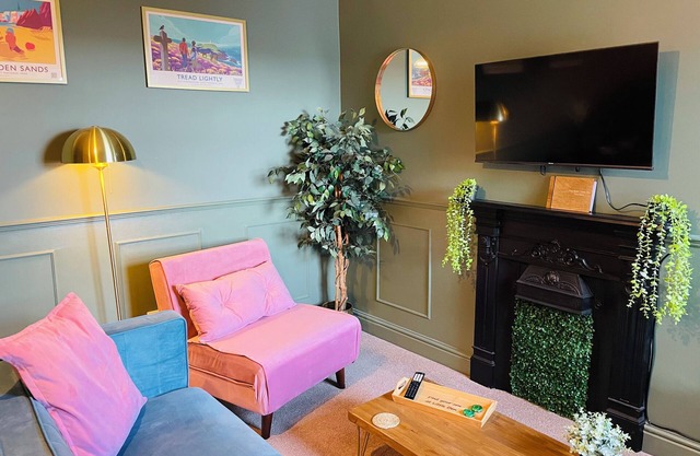 Ffau Bach - Little Den. Boutique Central Pembrokeshire.