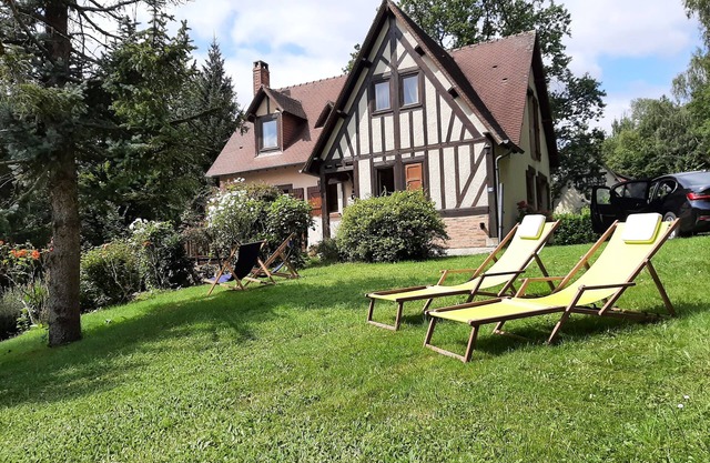 Fibered and turnkey family country house on the edge of the woods
