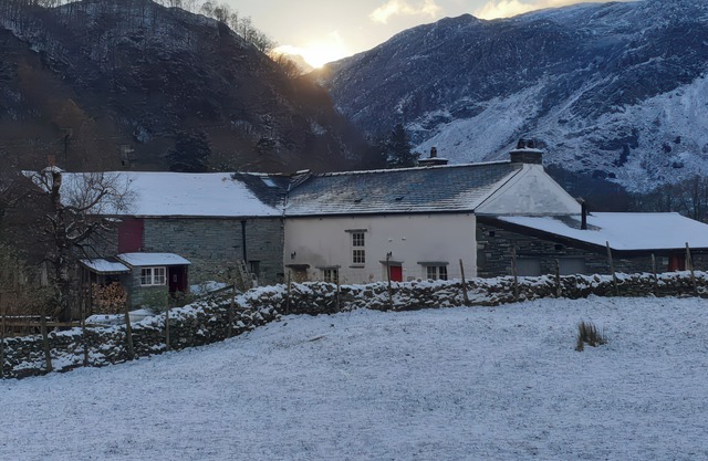 FIELD HOUSE, family friendly, character holiday cottage in Keswick