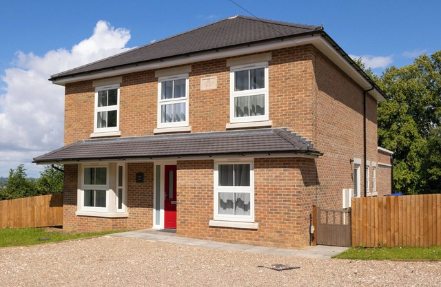 Field View 5-Bed House - free parking