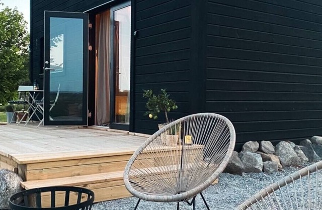 Field View Cabin - idyllic country setting outside of the city of Örebro.