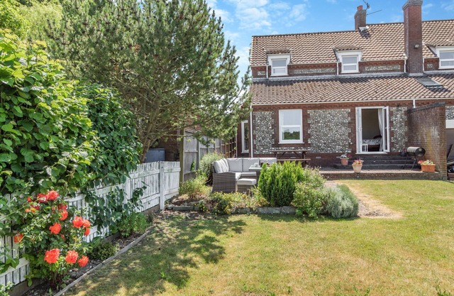 Fieldview - Four Bedroom House, Sleeps 8