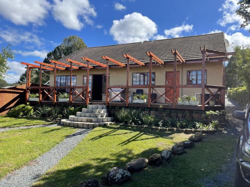 FIG TREE HOUSE Entire holiday home, self catering, 4 bedroom, 2 bathroom, deck and garden