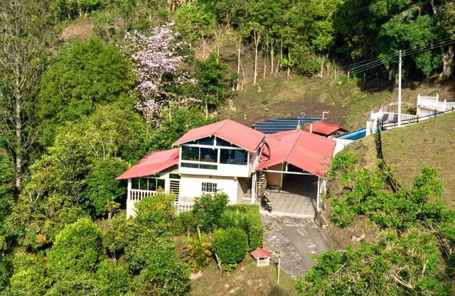 Finca alto Bonito Jacuzzi Piscina y WiFi