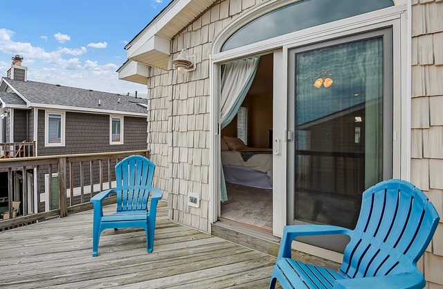 Find Sea-Renity in Central Chic's Beach Location - Ocean views await!