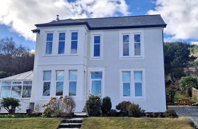 Findhorn Upper - waterfront location, sea views, pet friendly