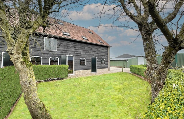 Fine ground-floor apartment with private garden