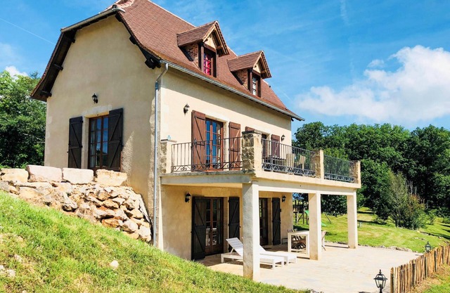 Fine studio with large terrace and views