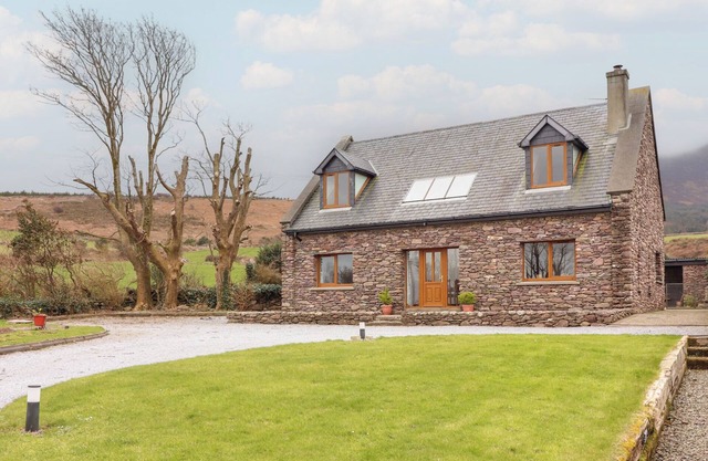 FINN HOUSE, pet friendly in Castlegregory, County Kerry