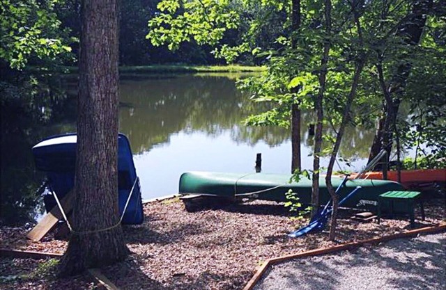 Firefly Inn lakefront family/pet friendly retreat. Book early!