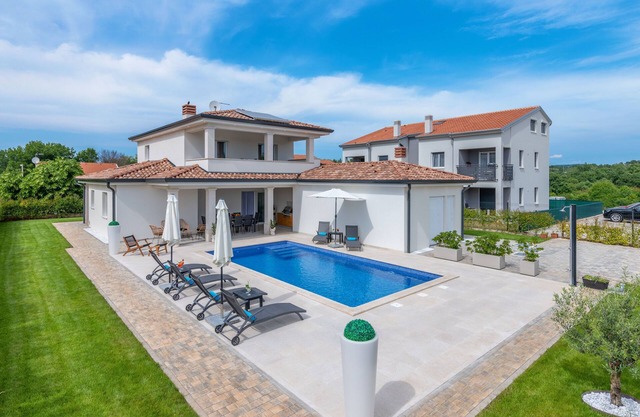 First-class villa with pool, 9 km from Poreč