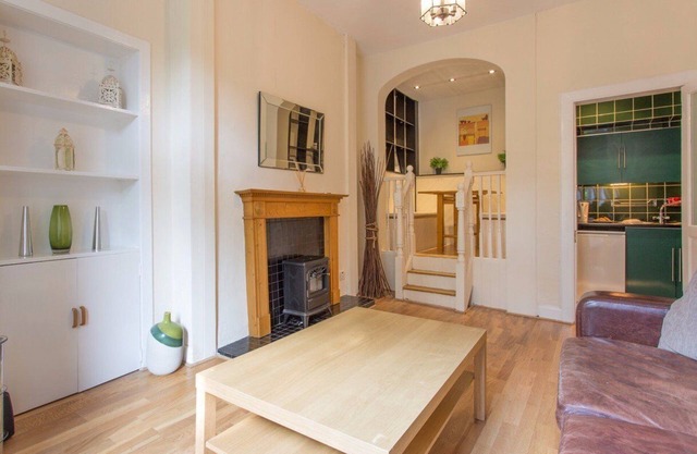 First floor, centrally located one-bed apartment, sleeping 4.