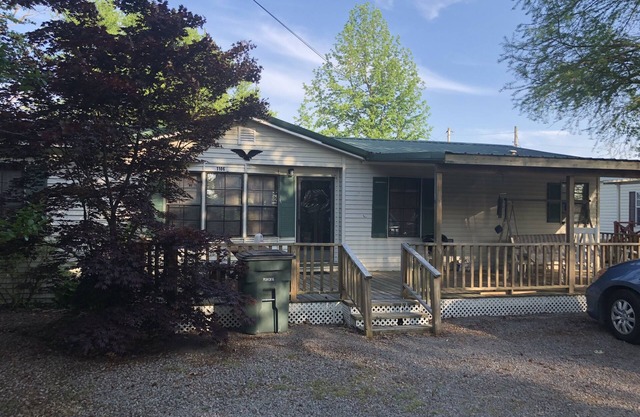 Fish cleaning station, screened porch, covered front porch, fire pit, 3 BR