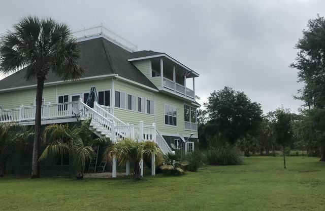 Fish crab off private dock/ hot tub golf cart outdoor kitchen kayaks and more!