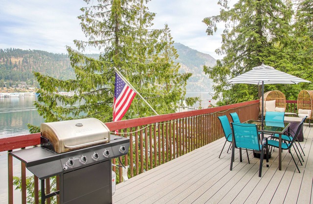 Fish & Swim: Lake Pend Oreille Gem w/Hot Tub!