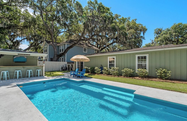 Fishcamp on 14th - Renovated & Walkable in Port Royal w/Pool