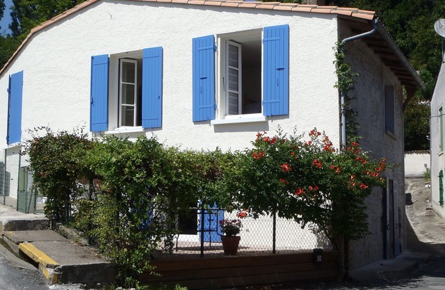 Fisherman's Cottage with WiFi and views to the harbour.