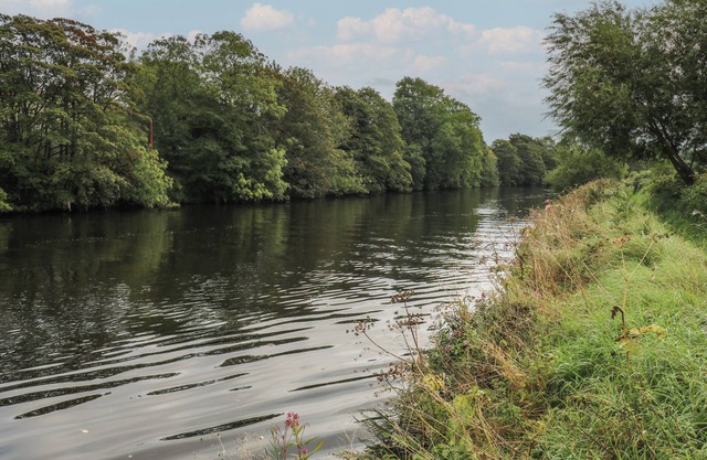 FISHERMAN'S RETREAT, pet friendly, with a garden in Mirfield