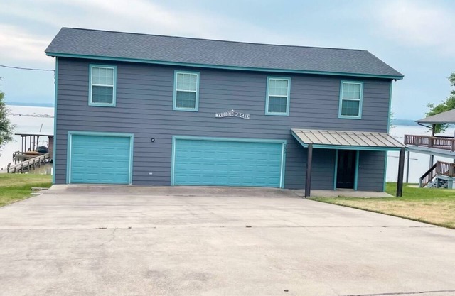 Fishing paradise! House on Livingston with private dock!
