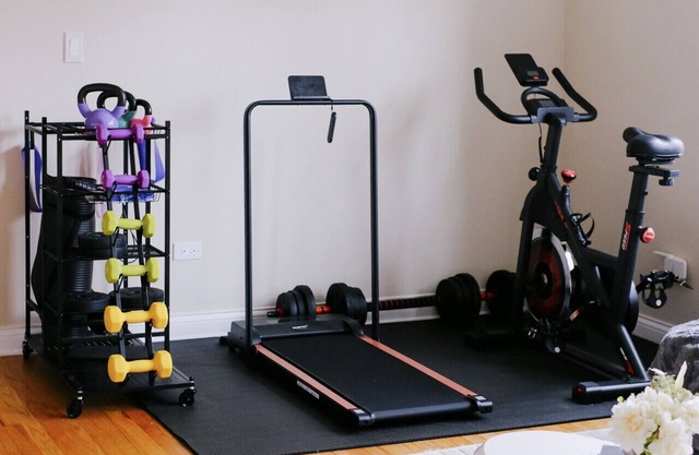 Fitness Pad: Stylish 2BR with Gym in Chicago