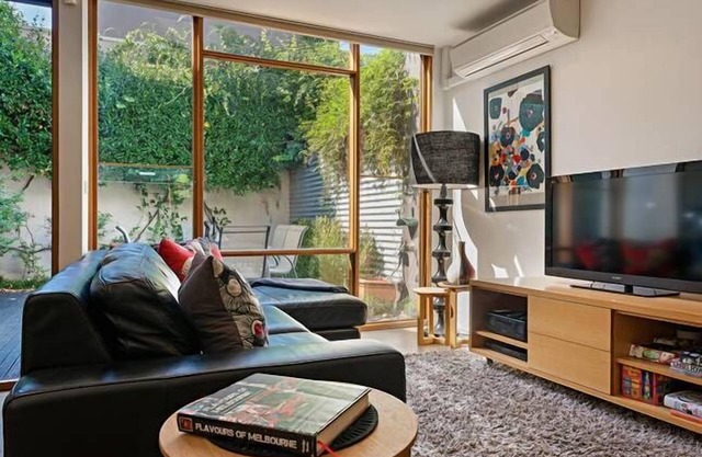 Fitzgeorge - spacious home in inner Fitzroy Melbourne perfect location
