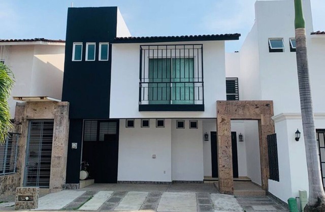 FIVE MINUTES TO THE BEACH AND MAJOR GROCERIES STORES