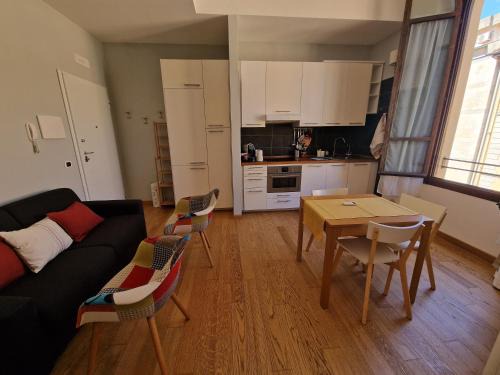 Five Roses Studio Flat