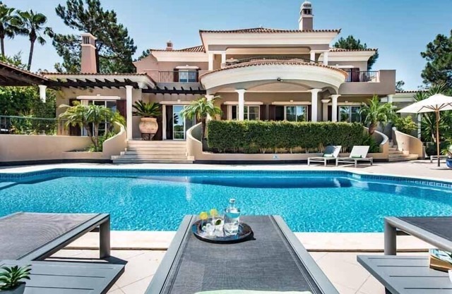 FIVE STAR 6 BEDROOM VILLA IN PARQUE ATLANTICO, QUINTA DO LAGO. HEATABLE POOL. WIFI DM01 - Almancil, Algarve