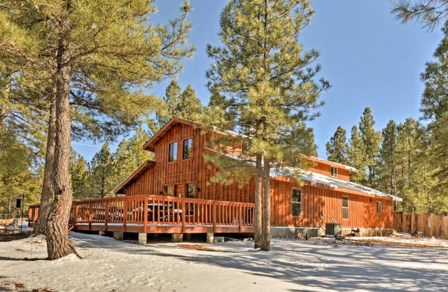 Flagstaff Cabin on 5 Acres with Fireplace and Fire Pit