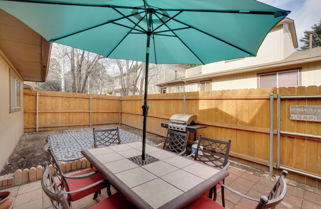 Flagstaff Townhome w/Grill ~ 3 Mi to Downtown!