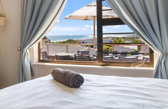 Flamingo Uitsig 17 - Four Bedroom House, Sleeps 8