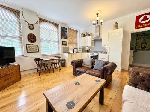 Flat 1, Waterloo Apartments