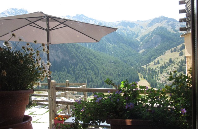 Flat 30m ² 2 people full south with terrace. at 2040 meters.