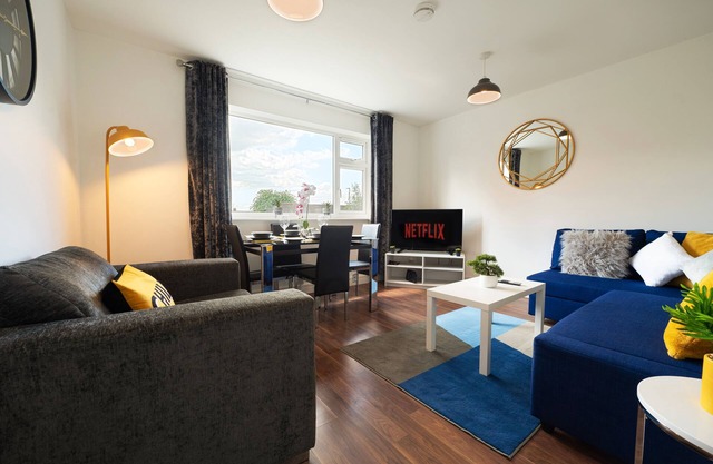 Flat 8 Inviting 2 Bedroom 1st Floor flat | Parking
