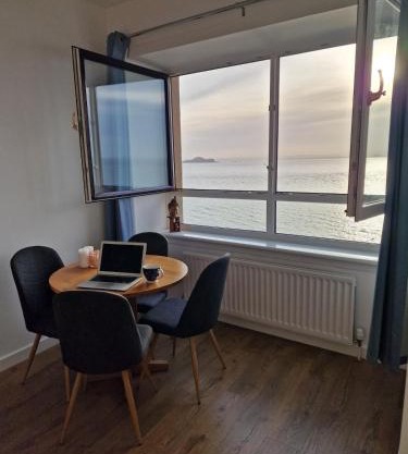 Flat by the sea with great view