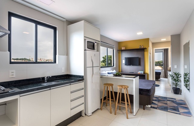 Flat completo com garagem, 2 camas de casal, perto do Centro e Jd Bot, PUC