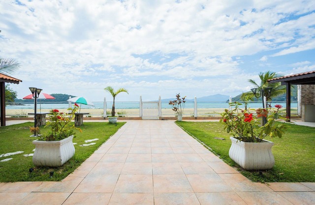 FLAT NA AREIA DA PRAIA DE GARATUCAIA - VISTA MAR