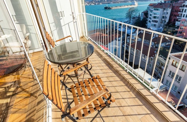 Flat with Bosphorus View near Shore in Sariyer